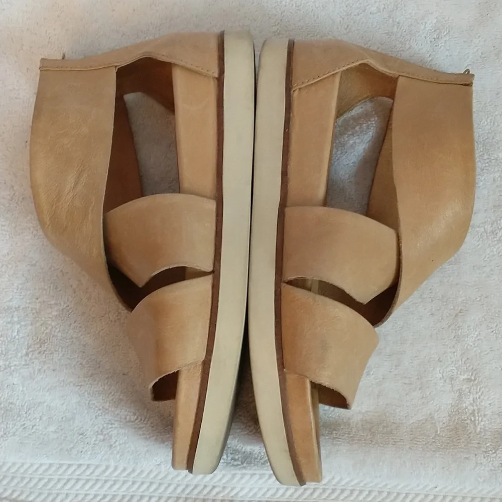 Bussola Wide Strap‎ Sandal Postdam Style, Buttery Soft Leather, Size Women's 9.5